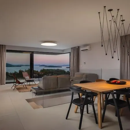 Konstanca & Sara Villa *