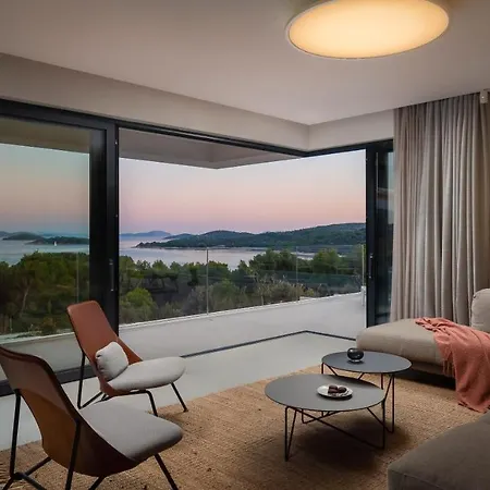 Konstanca & Sara Villa *