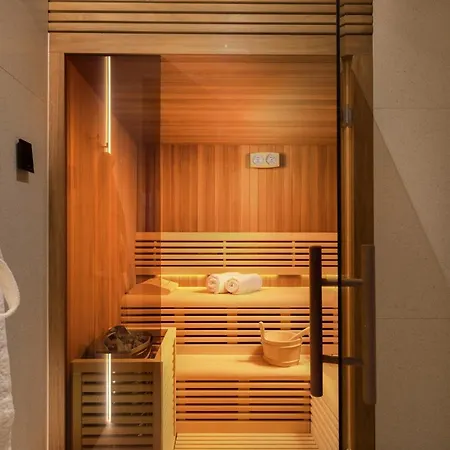 Konstanca & Sara Villa *