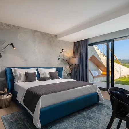 Konstanca & Sara Villa *