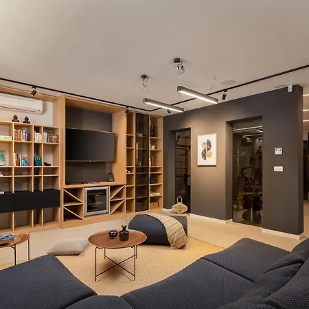 Konstanca & Sara Villa *