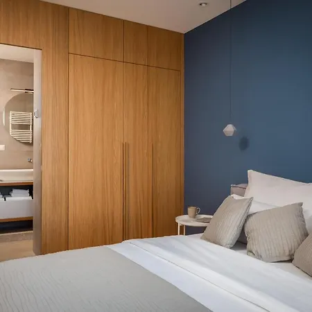 Konstanca & Sara Villa *