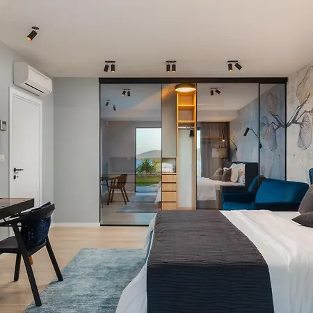 Konstanca & Sara Villa *