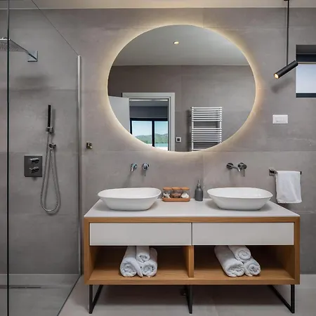 Konstanca & Sara Jezera