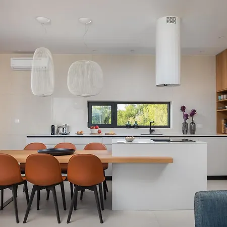 Konstanca & Sara Villa *