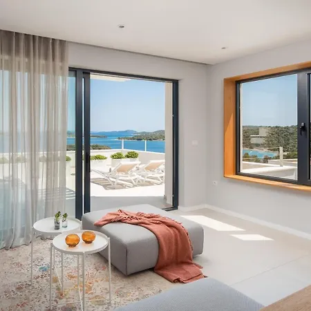 Villa Konstanca & Sara Jezera