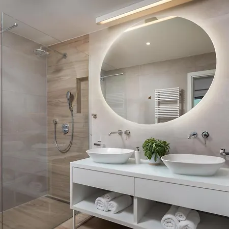 Konstanca & Sara Villa