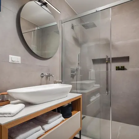 Konstanca & Sara * Jezera