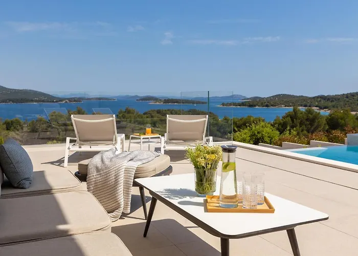 ヴィラ Konstanca & Sara イェゼラ